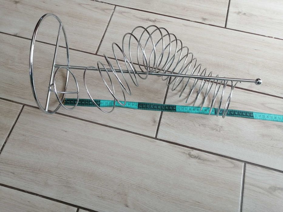 Suport cromat pentru fructe. Forma spiralata