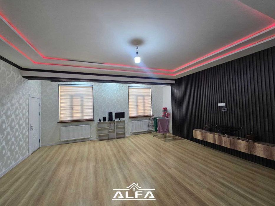 Buxoroda kvartira sotiladi 3 xonali 115m² 3-qavat.