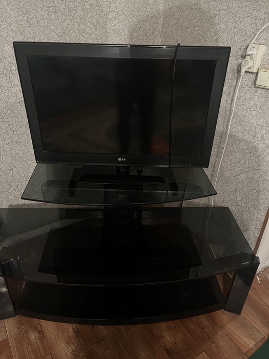 Телевизор и тумба