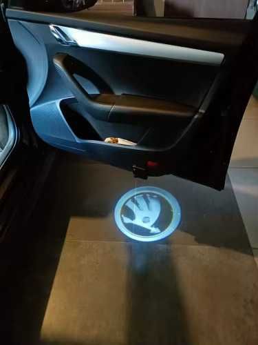 Proiector logo Skoda portiere