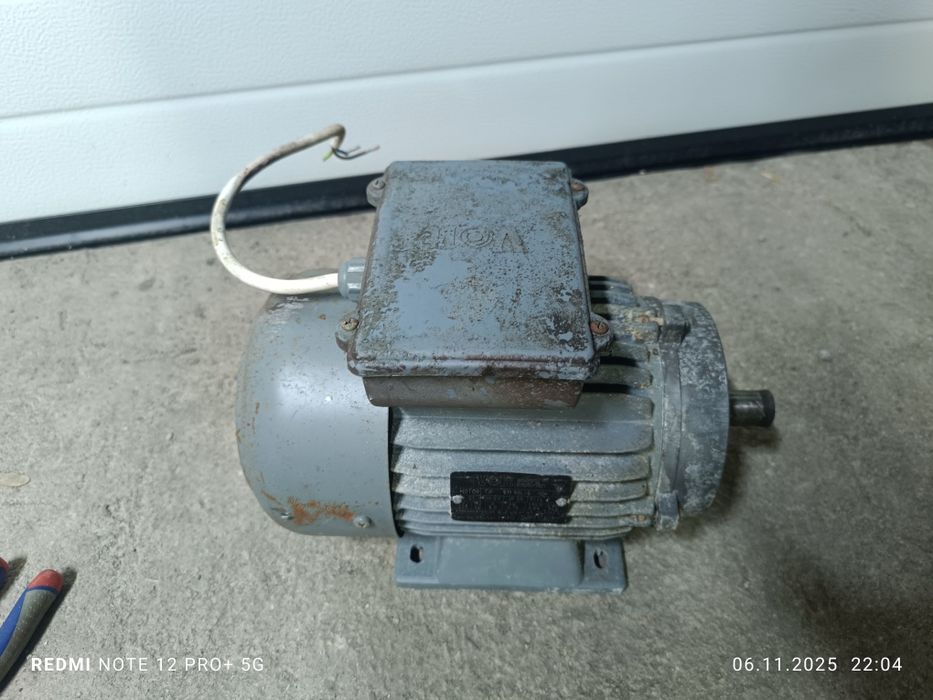 Продам электродвигатель 220 вольт