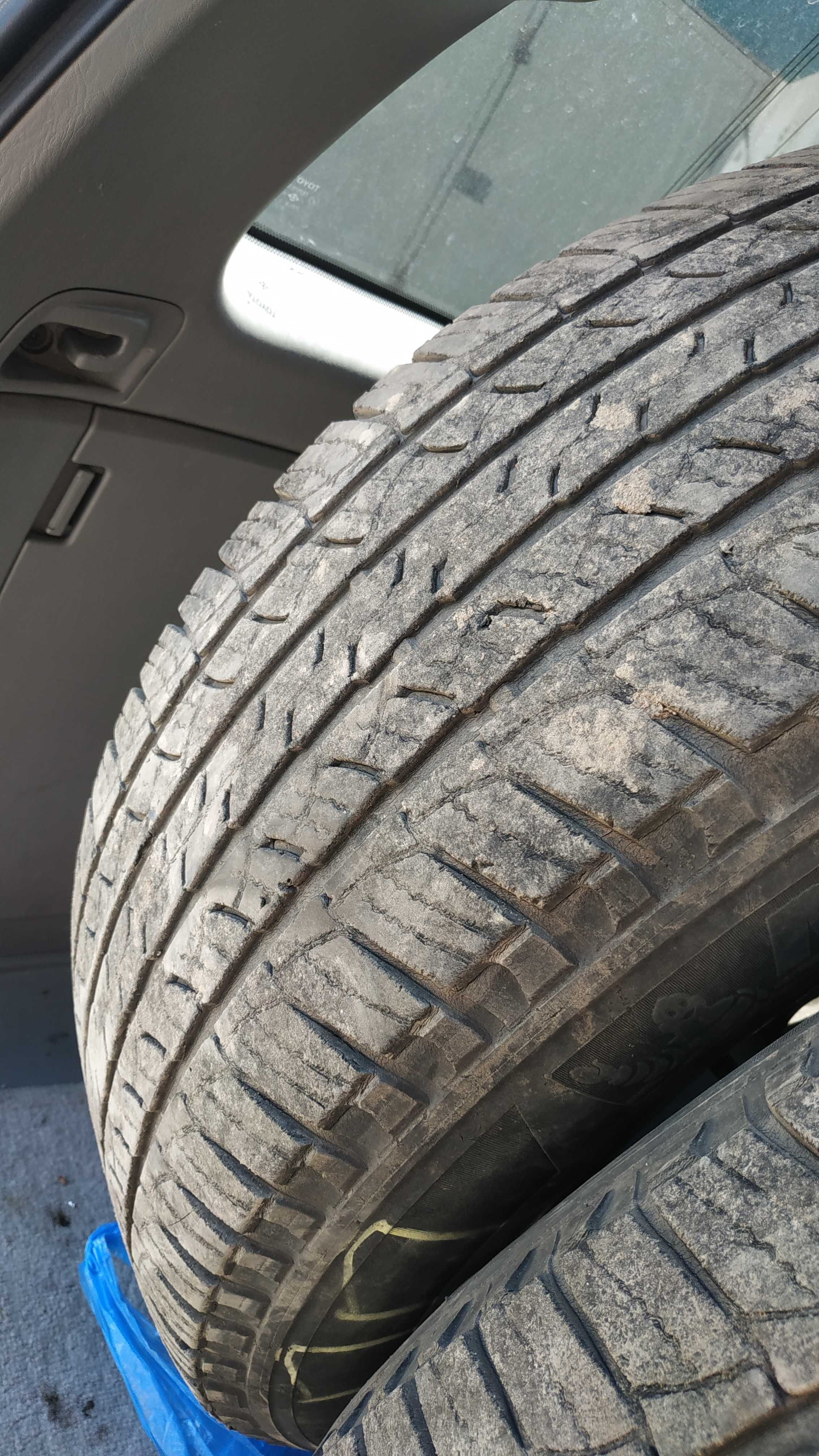 Michelin 265/65 R17 без грыж и порезов, боковины целые.