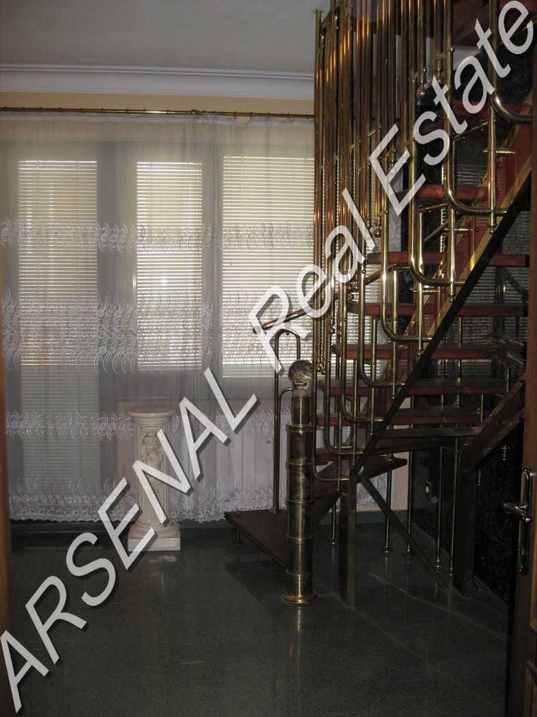 Дава се под наем Тристаен апартамент в София, Център - 118 кв.м за 700 € - Снимка #3