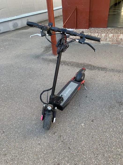 Trotineta kugoo m4 pro. Cititi descrierea