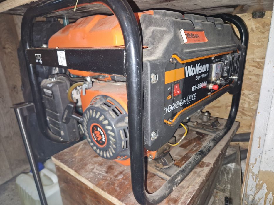 Generator curent pe benzina portabil