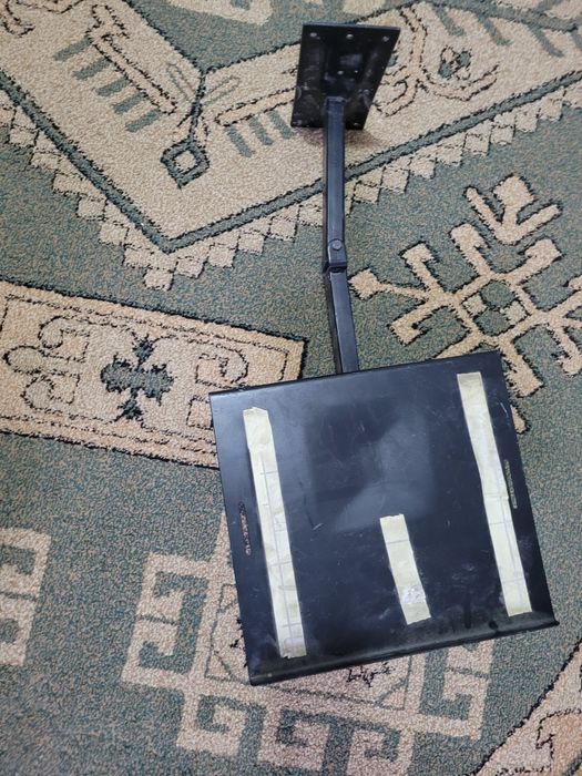 Suport tv cu tub și unul pentru tv. Led pentru perete
