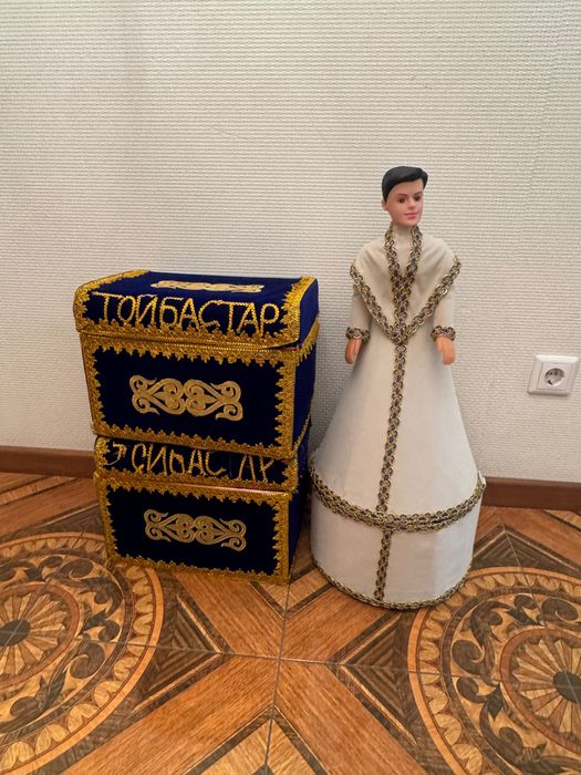 Тойбастар сундучки и фигура мальчика