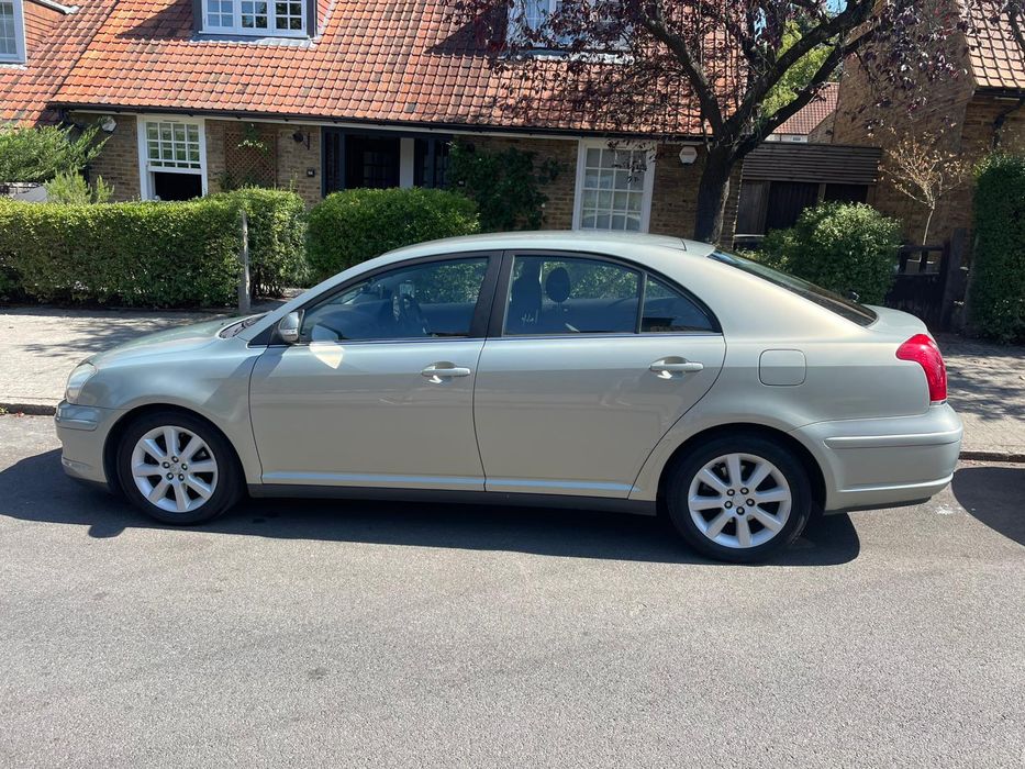 Toyota Avensis 1.8 benzina