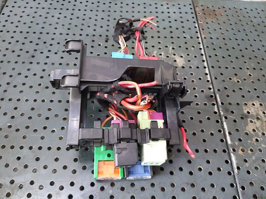 Panou sigurante relee 2.0 tdi audi a4 b8 8k 8a0937530