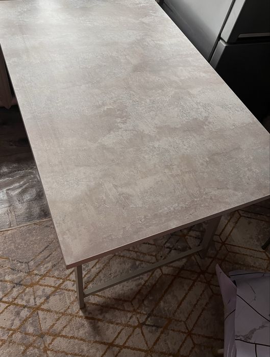 Продам новый стол