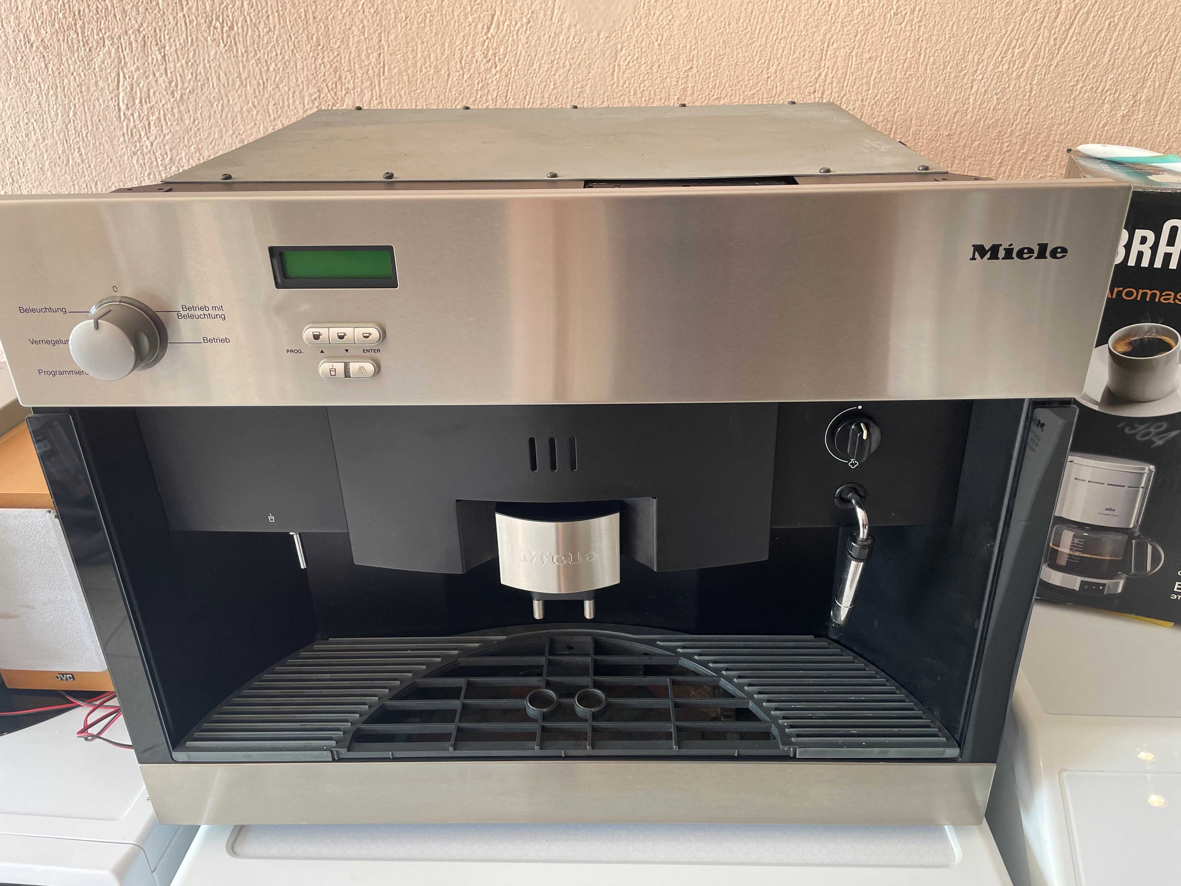 Кафе машина за вграждане Miele