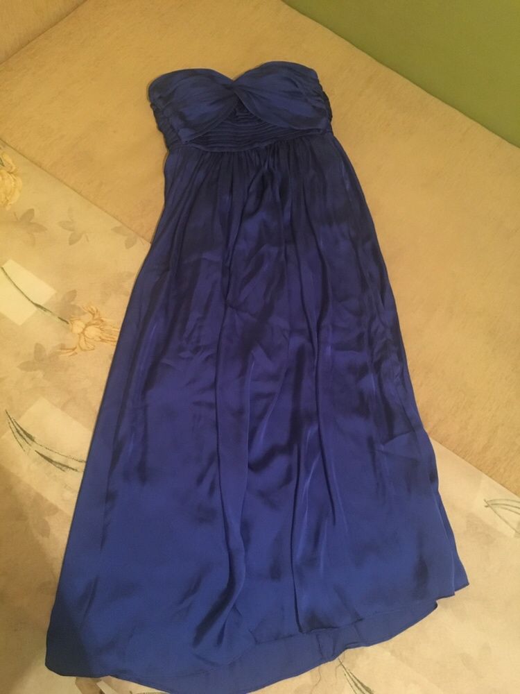 Синя дълга рокля