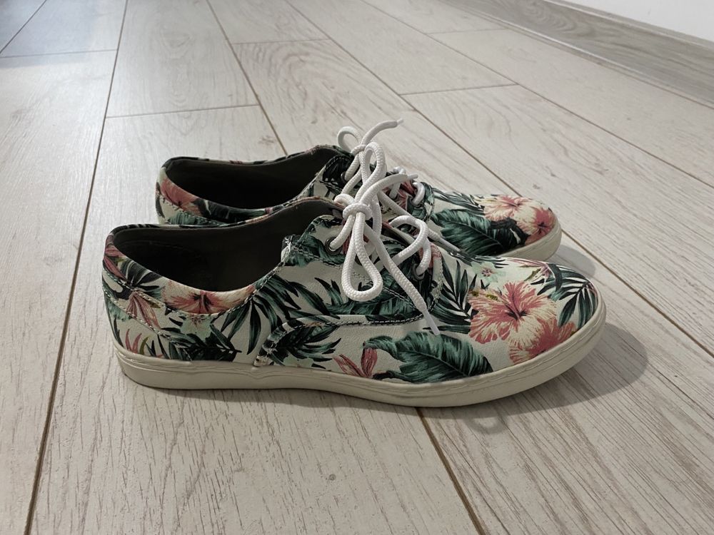 Papuci H&M floral