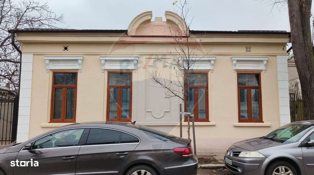 Casă cu 3 camere de vânzare în zona Centrală