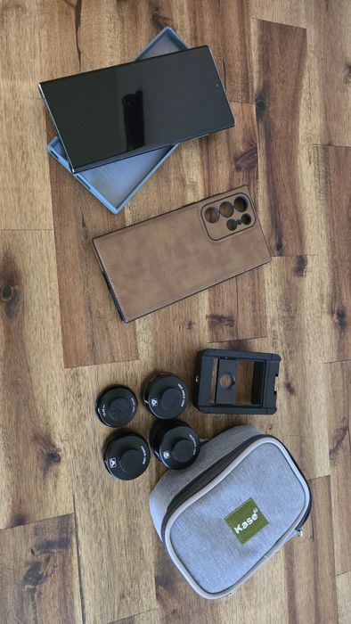 Samsung Galaxy S22 ULTRA + страхотен комплект от 4 обектива за камерат