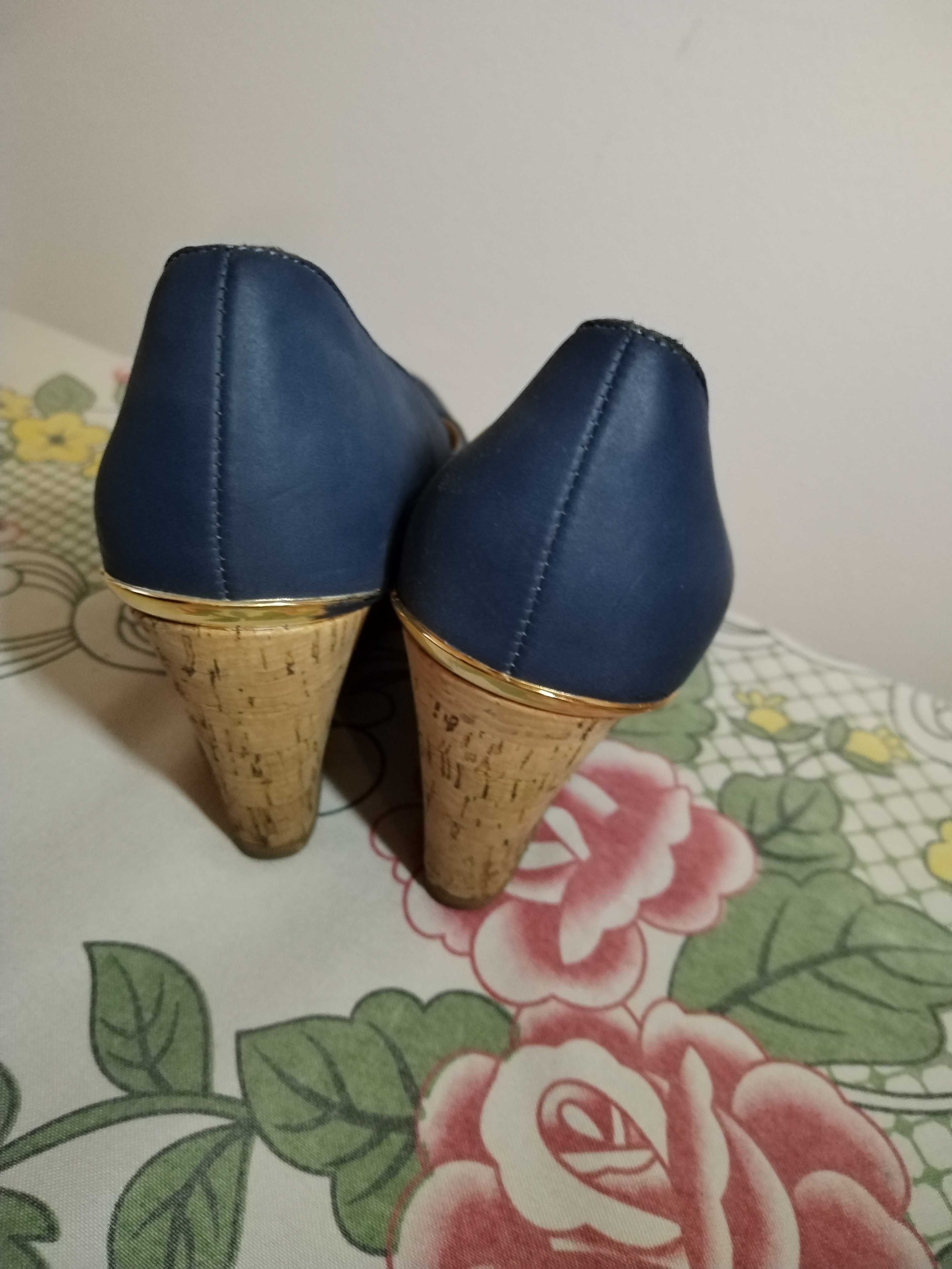 Pantofi bleumarin, marimea 38