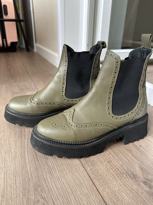 Продам осенние ботинки челси
