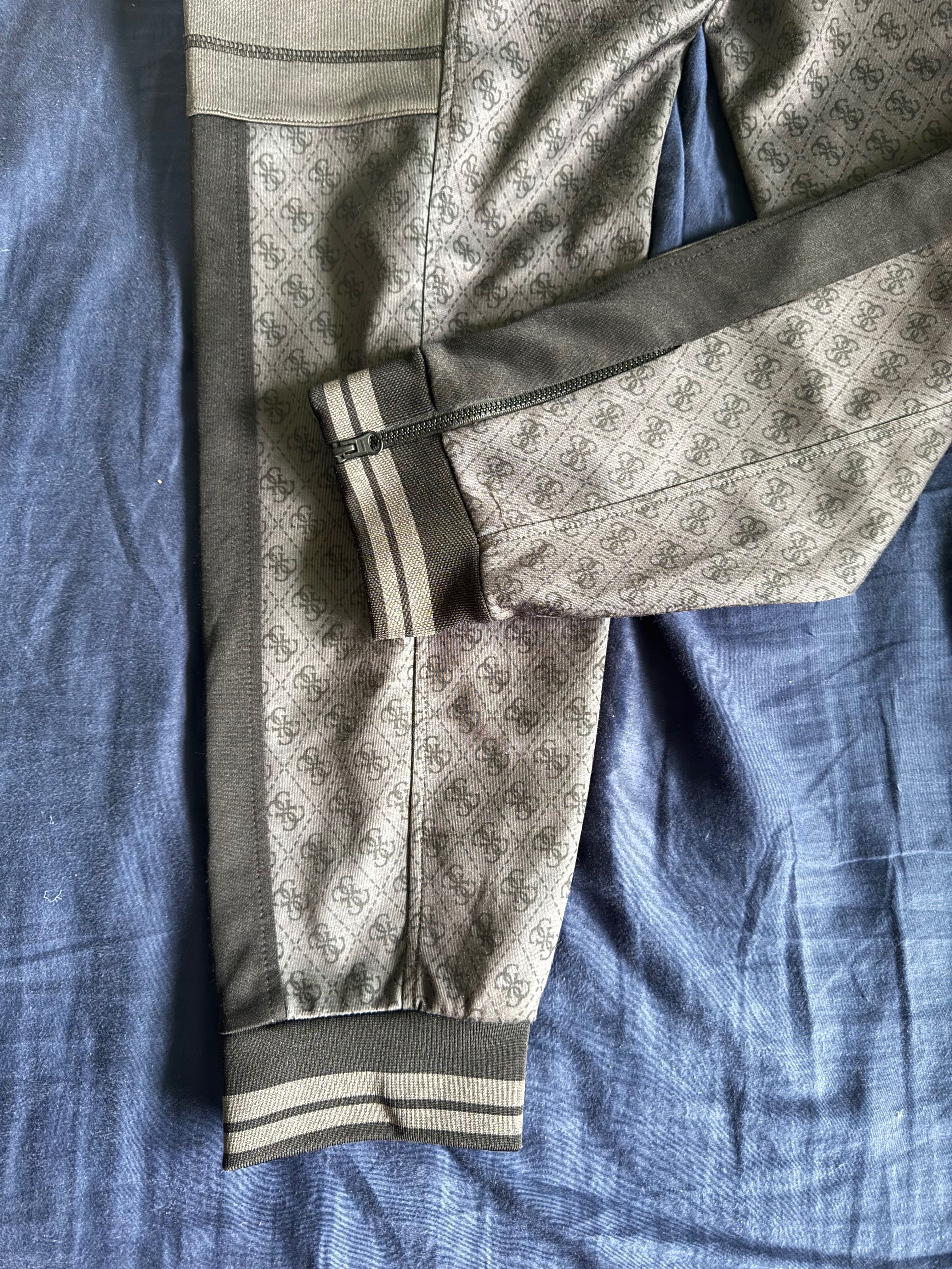 Pantaloni bărbați Guess