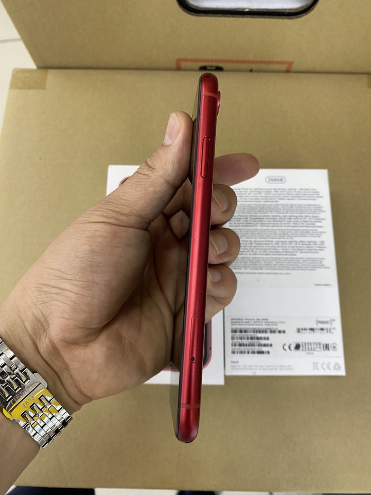 iPhone XR 256gb RED EAC 80%