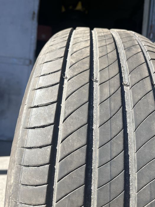 2 бр. летни гуми 235/45/20 Michelin S1 DOT 1123 6 mm