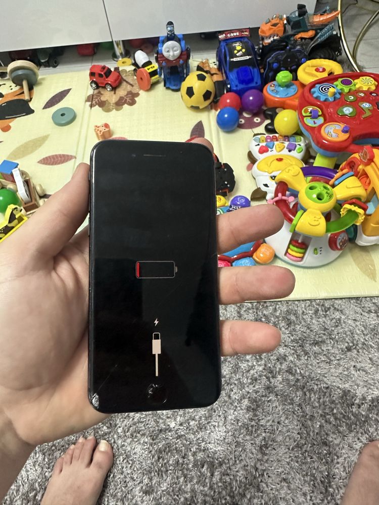 Vand iphone SE GEN 2 pentru piese