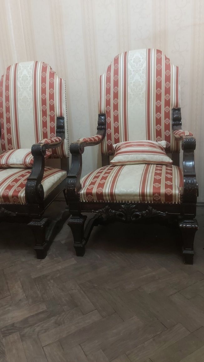 Vând mobilă lemn masiv,în stare bună