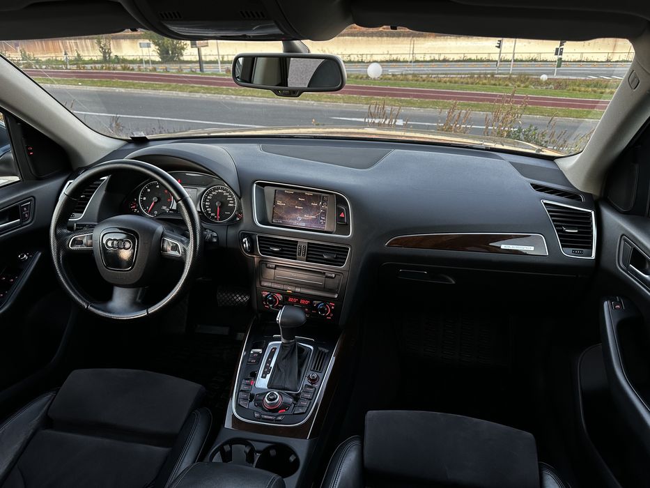 AUDI Q5 / 245 Cp / S-tronic / Quattro