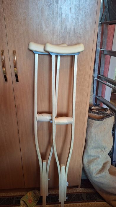 Продам костыли деревянные