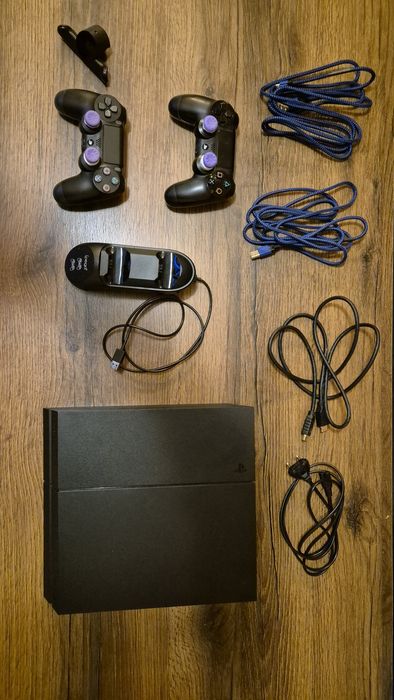 Playstation 4 1TB конзола с два dualshock 4 контролера