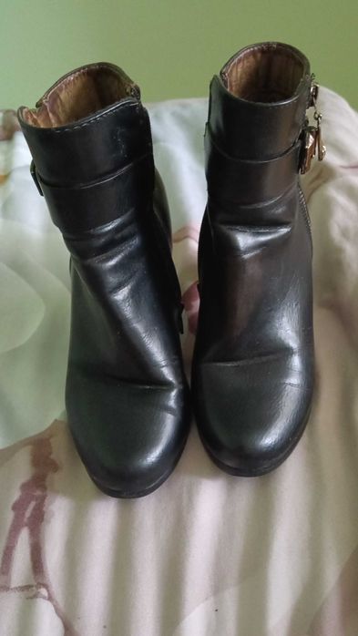 Botine Zara in stare foarte buna