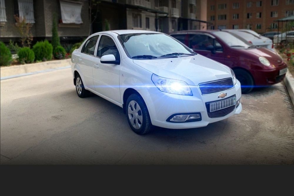 Nexia  3 srochno   sotiladi.  Muammosi yo'q.