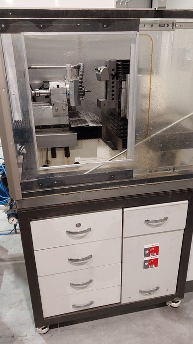 Masina de frezat CNC,