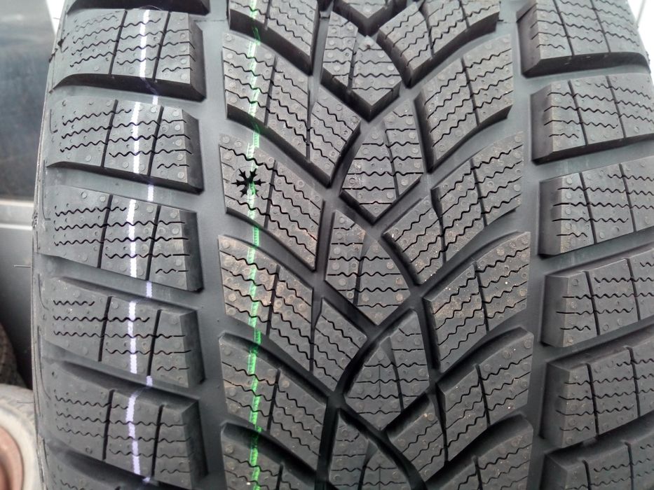 Anvelope iarnă noi 225/45r18-95V XL Goodyear Ultragip Performance