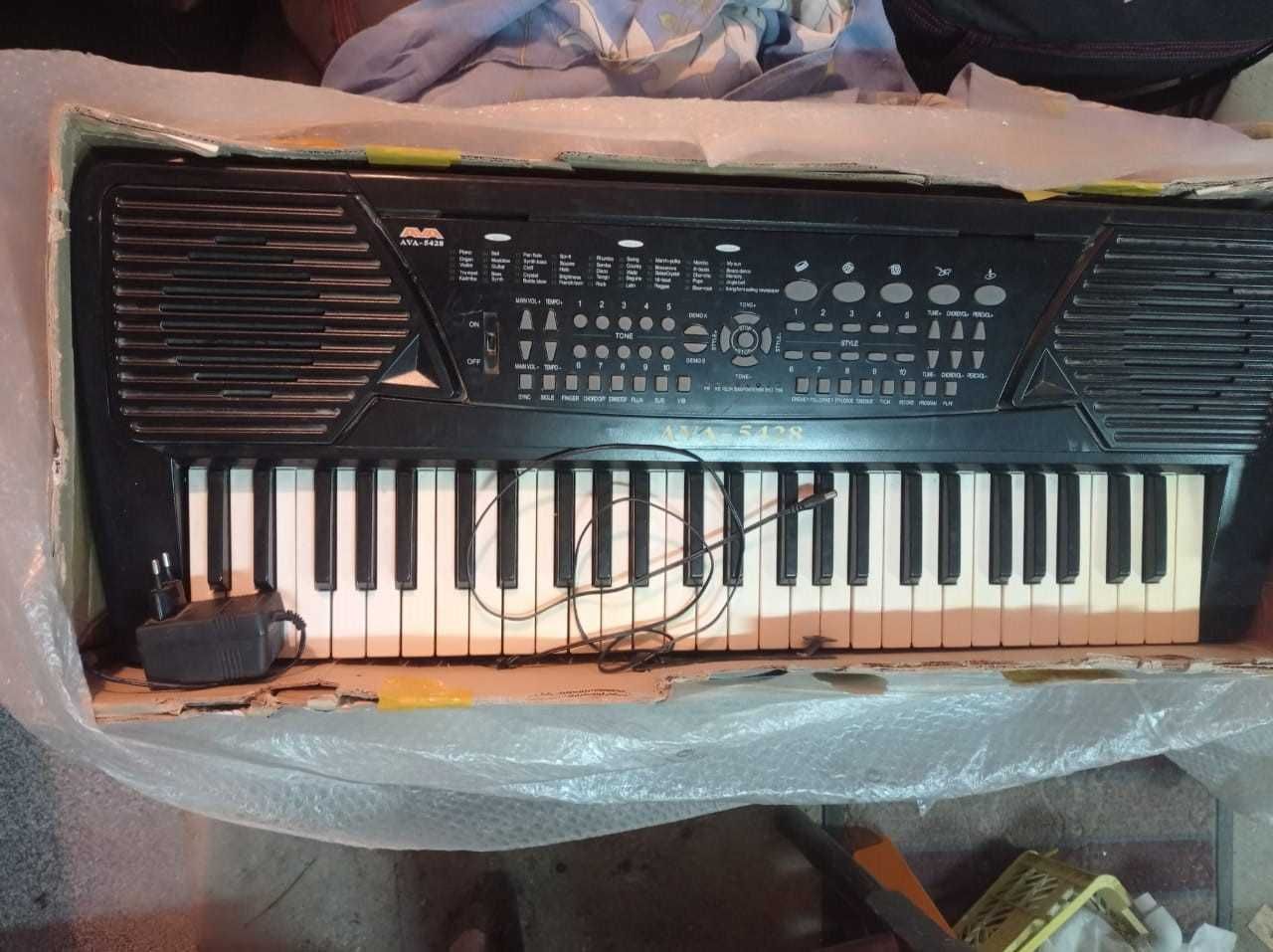Синтезатор AVA-5428