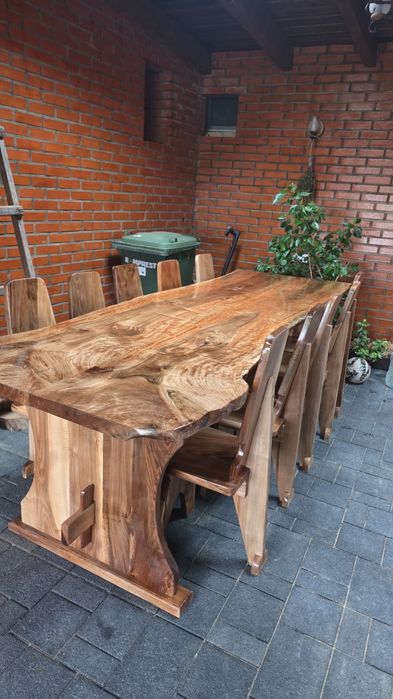 Masa terasa echipata cu scaune.