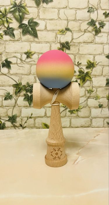 Kendama lemn bila mata.