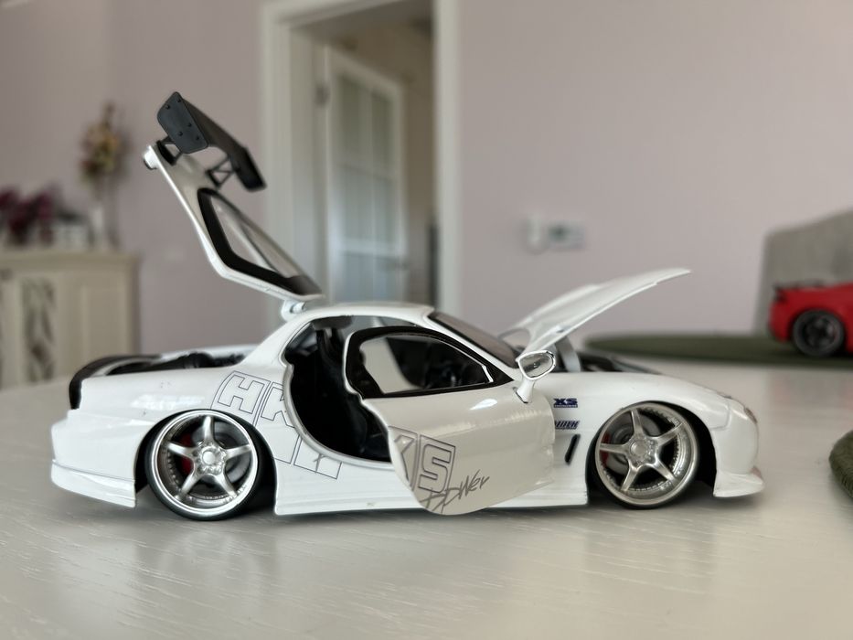 Jada macheta Mazda RX7 scara 1/24 din filmul Fast and Furios