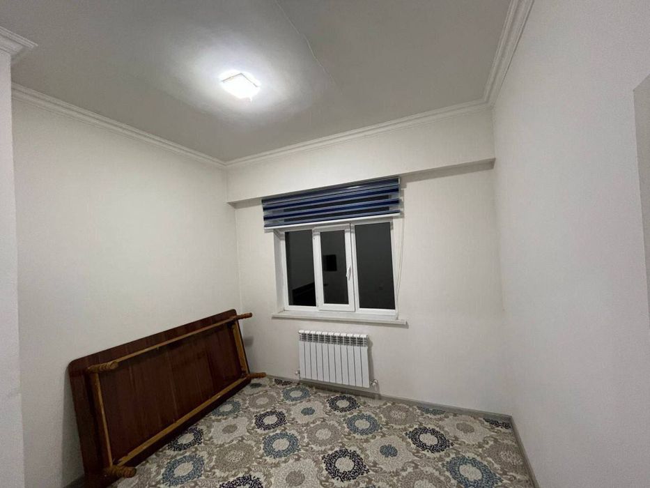 Yangi hayot tumani Yangi hayot metrosi oldida