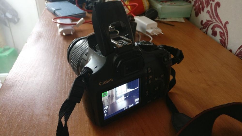 Зеркальный фотоаппарат Canon EOS 1100D Кенон