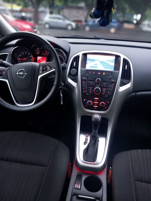 Proprietar  Opel Astra - 2011 - Automata - 1,4 benzina 140 cp - Euro 5
