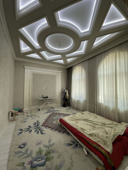 Izza massivda Uglavoy 6 sotix 9 xona yahshi remont