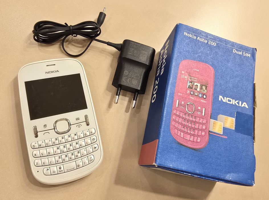 Телефон Nokia Asha 200 Dual SIM