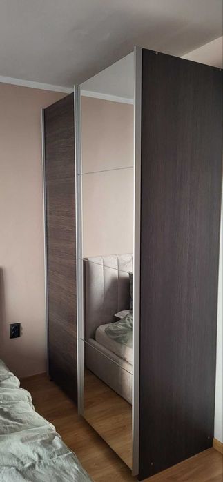 Гардероб с плъзгащи врати