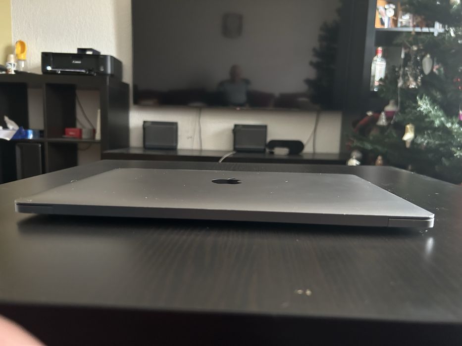 Macbook Pro A1989 i7 16 GB RAM 2 TB SSD baterie 302 cicluri