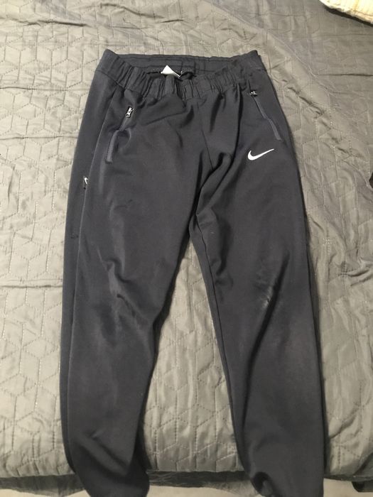 Суитчър и панталон на Nike комплект 25лв.