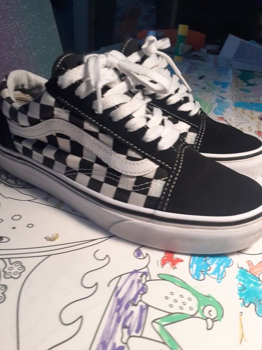 Vans nr 37 aproape noi