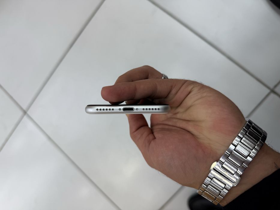 Iphone se 2 holati ideal aybi yuq