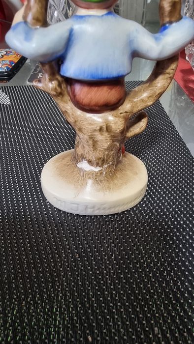 Fgurina Hummel Băiatul din copac