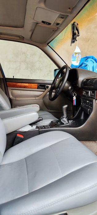 Тип двигателя: Бензиновый, рядный 6-цилиндровый или V8.
Тип двигателя: