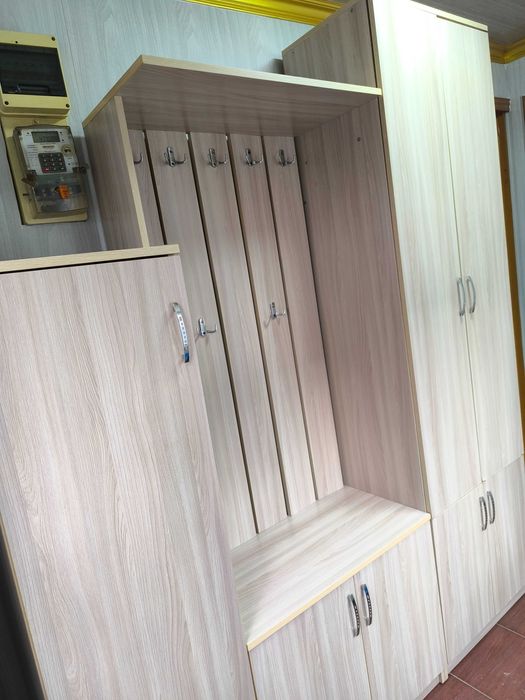 Прихожая мебель. Вешалка. Шкафы.